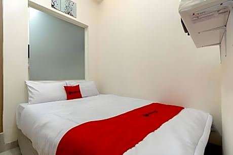 RedDoorz Plus Near RS Royal Taruma Grogol