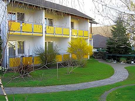 Hotel Lowen Garni - B&B