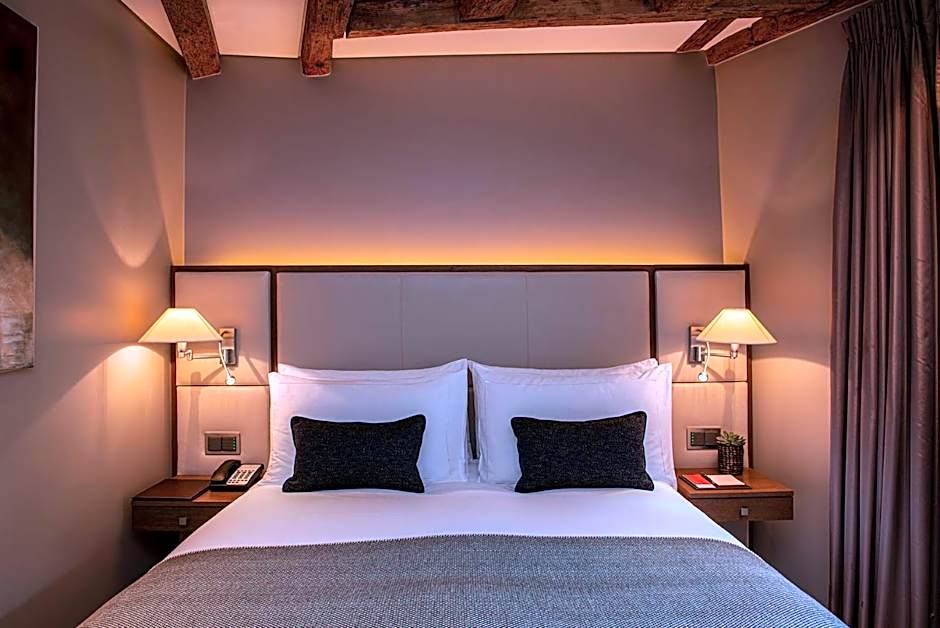 Les Armures Hotel