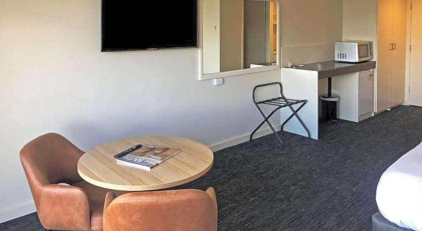 Comfort Hotel Adelaide Meridien