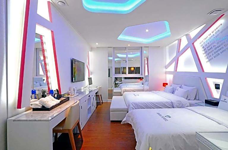 Zara Hotel Peace Square