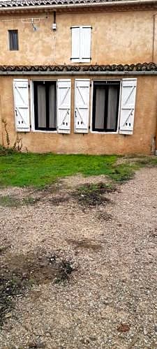 Grande chambre indépendante avec salle de bain à la campagne