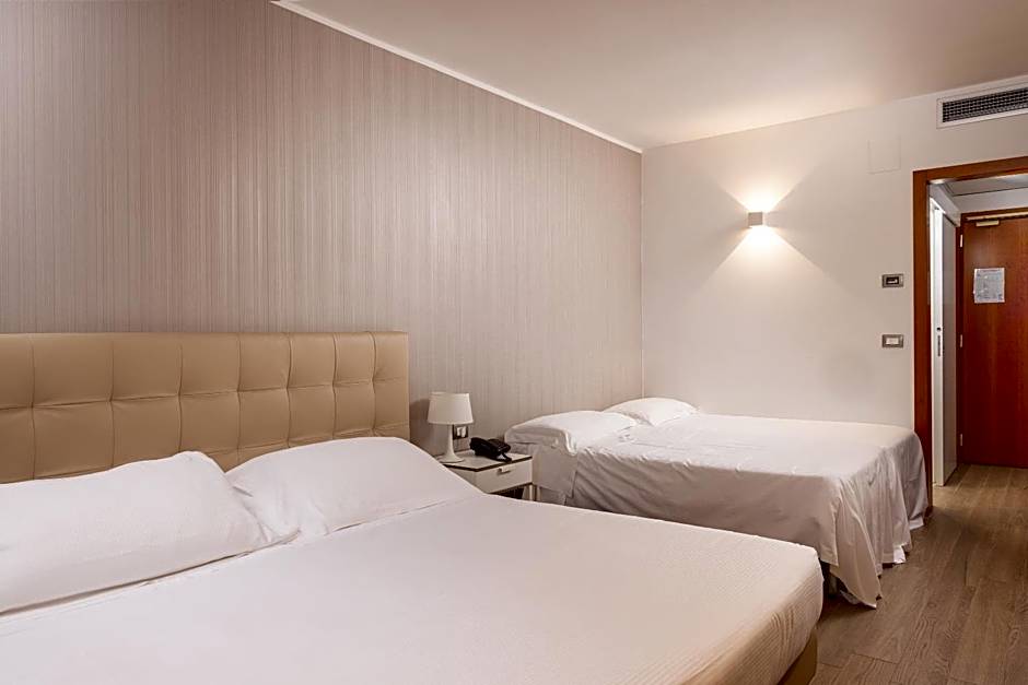 Photo 1 of 1 of Quadruple Room