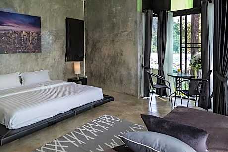 1 King Bed Glass House