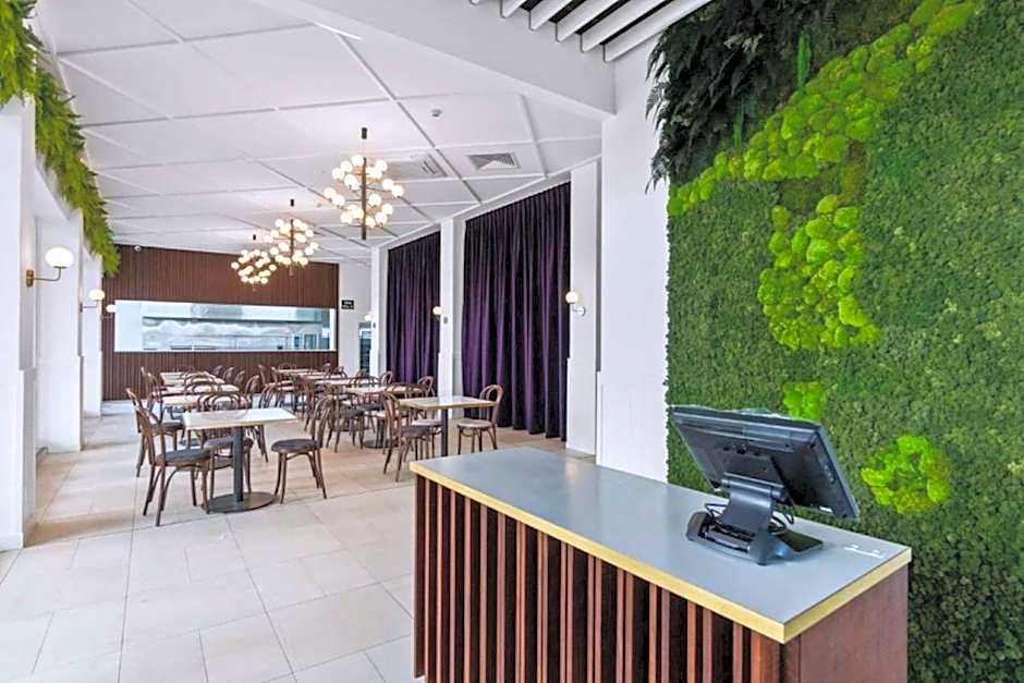Ramada by Wyndham Hamilton City Center