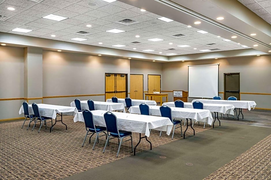 AmericInn by Wyndham Aberdeen - Event Center