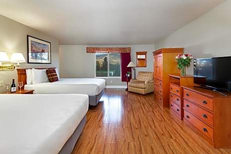 Queen Room with Two Queen Beds with Kitchenette
