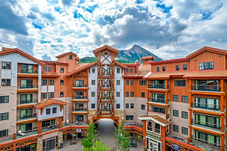 The Lodge At Mountaineer Square