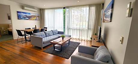 Deluxe Three-Bedroom Apartment