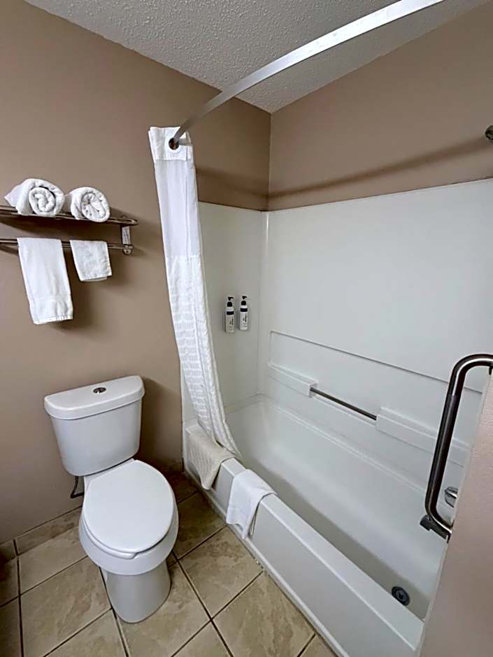 Harmony Hotel, Hernando