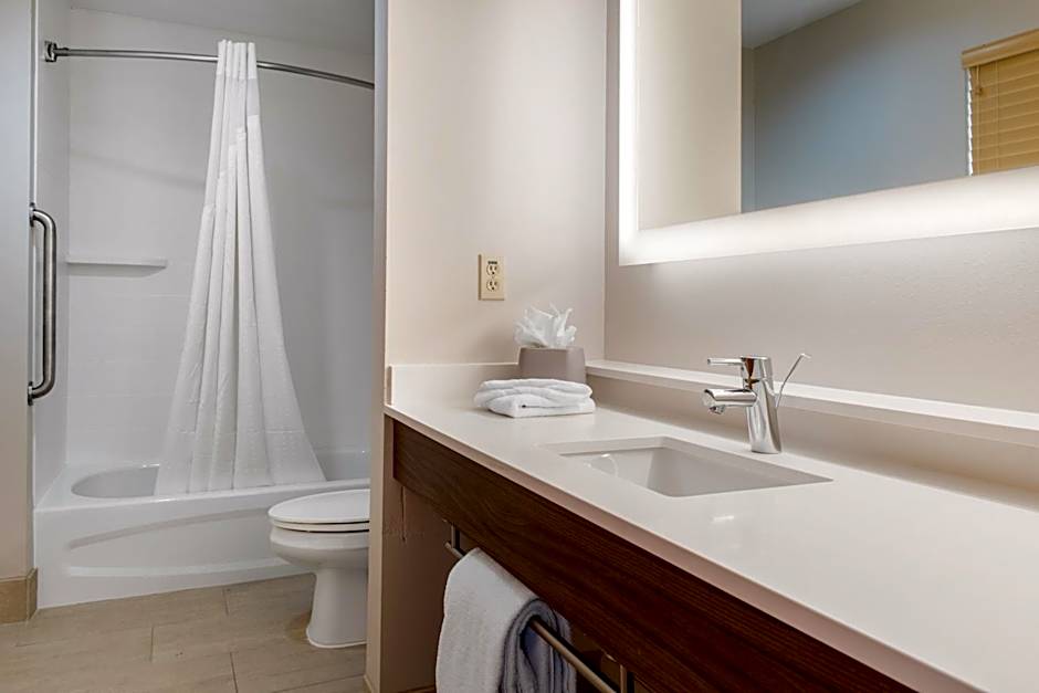 Holiday Inn Express & Suites Harrison By IHG