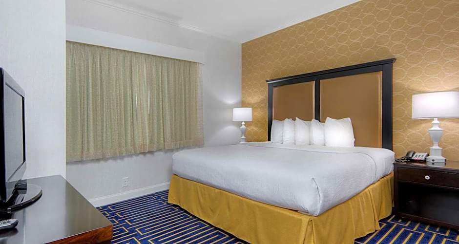 Best Western Plus Palm Court Hotel