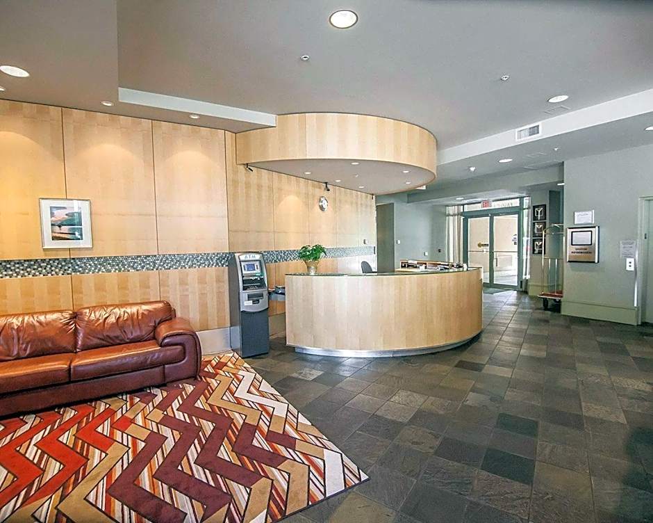 Comfort Hotel Vancouver Airport
