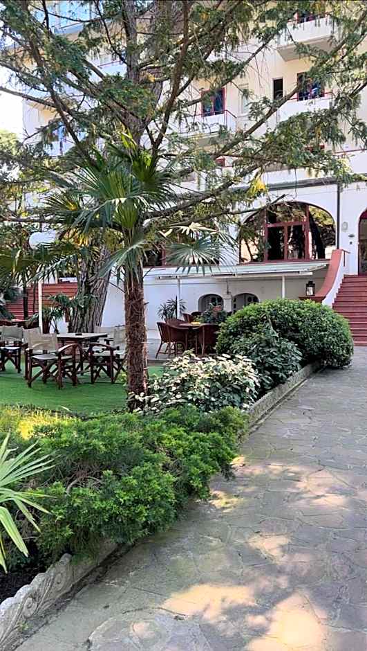 G&D Hotel Deanna Pool&Brunch