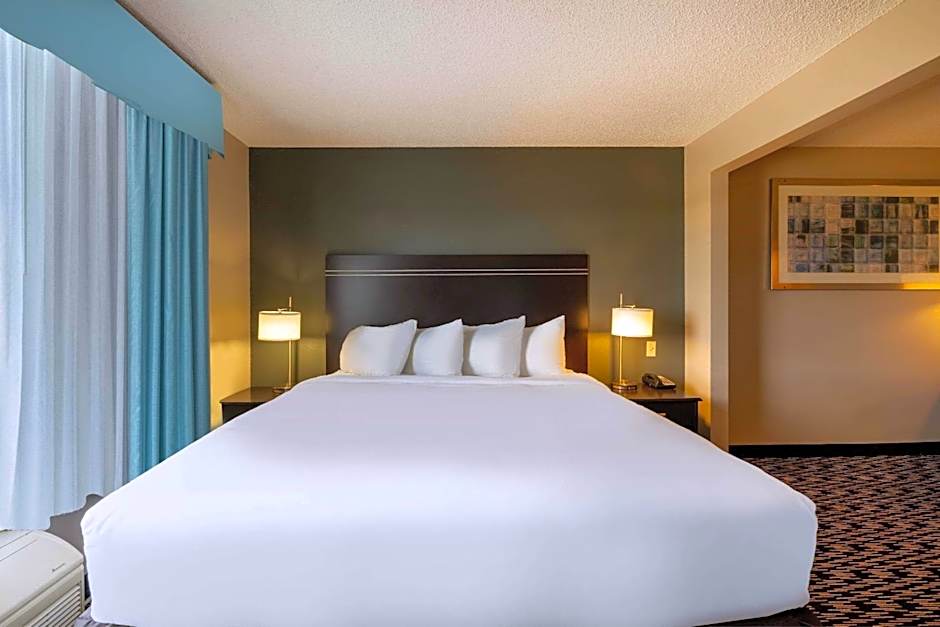 Wingate by Wyndham Gillette