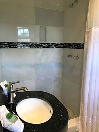 Two-Bedroom with 2 Queen Beds