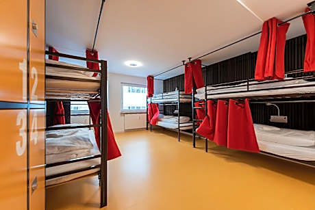 6 People in 6-Bed Dormitory - Female Only