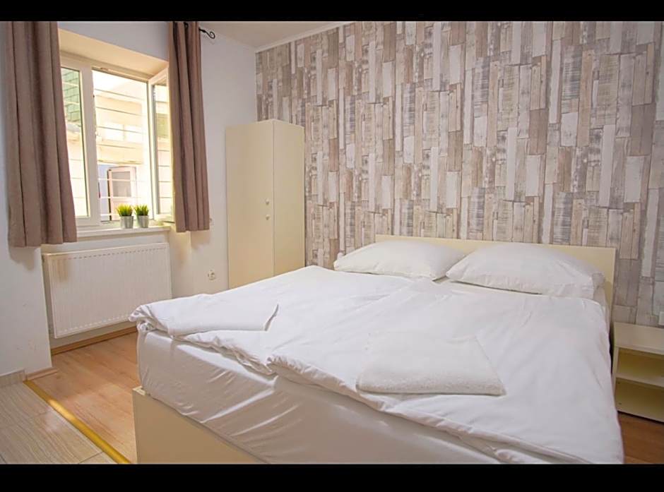 Easy Star Hotel