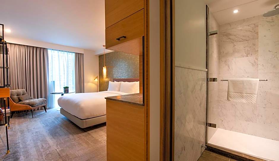 Lincoln Plaza London, Curio Collection By Hilton