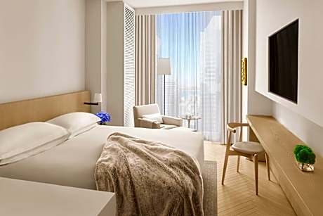 Superior King Room with Times Square View