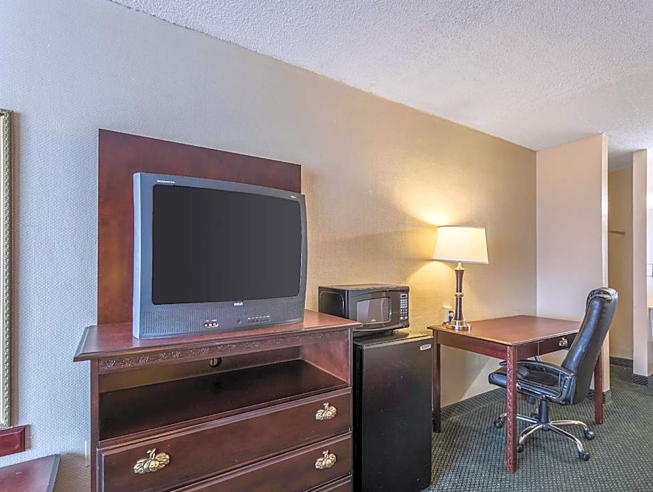 Days Inn by Wyndham Batesville AR