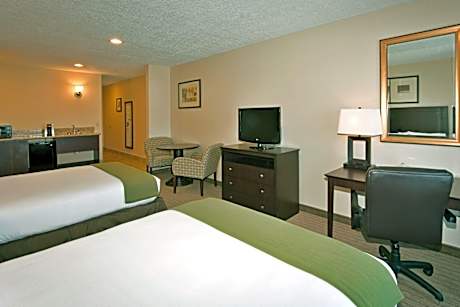 2 Queen Beds Suite Mobil Access Tub