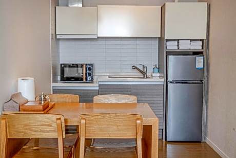 Royal Room Ocean View + Warm Pool & Sauna for 4 + Kids Play Lounge
