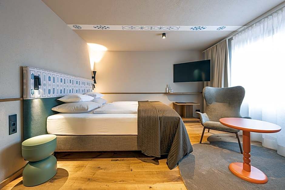 Upside Down Town Hotel Neue Post