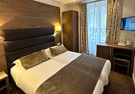 Twin Room with Shower