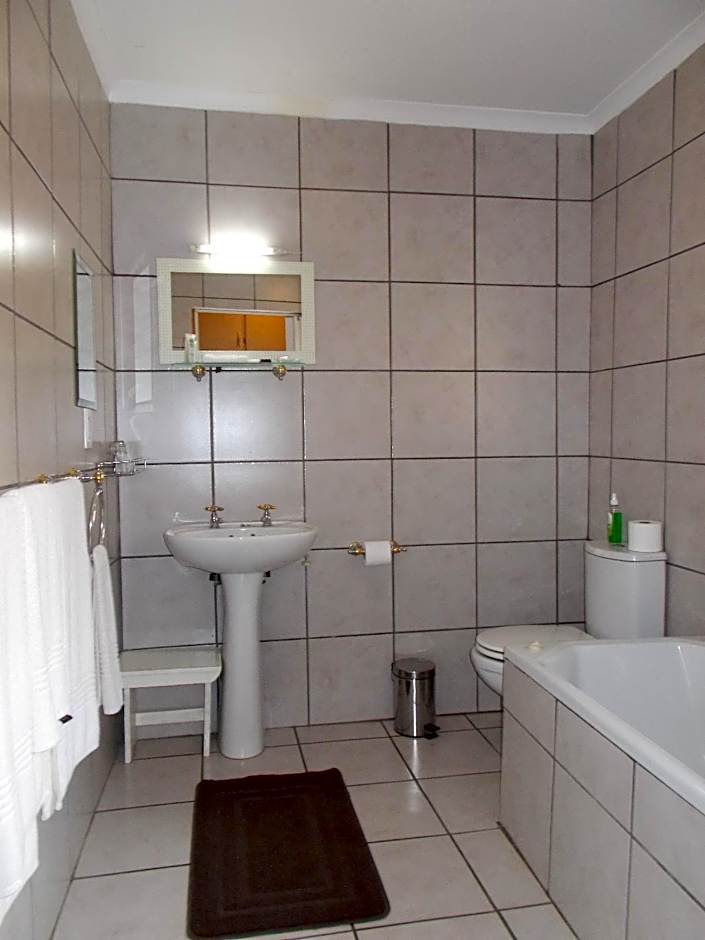 Shamrock Arms Guest Lodge