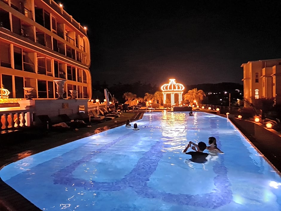 GoldOne Hotel & Suites