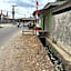 Sumbawa Maluk Homestay Kost tika