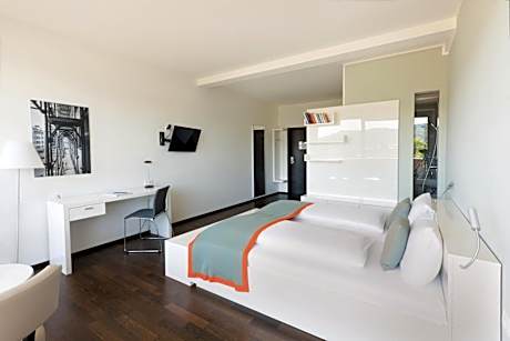 Loft (71 in bed width)