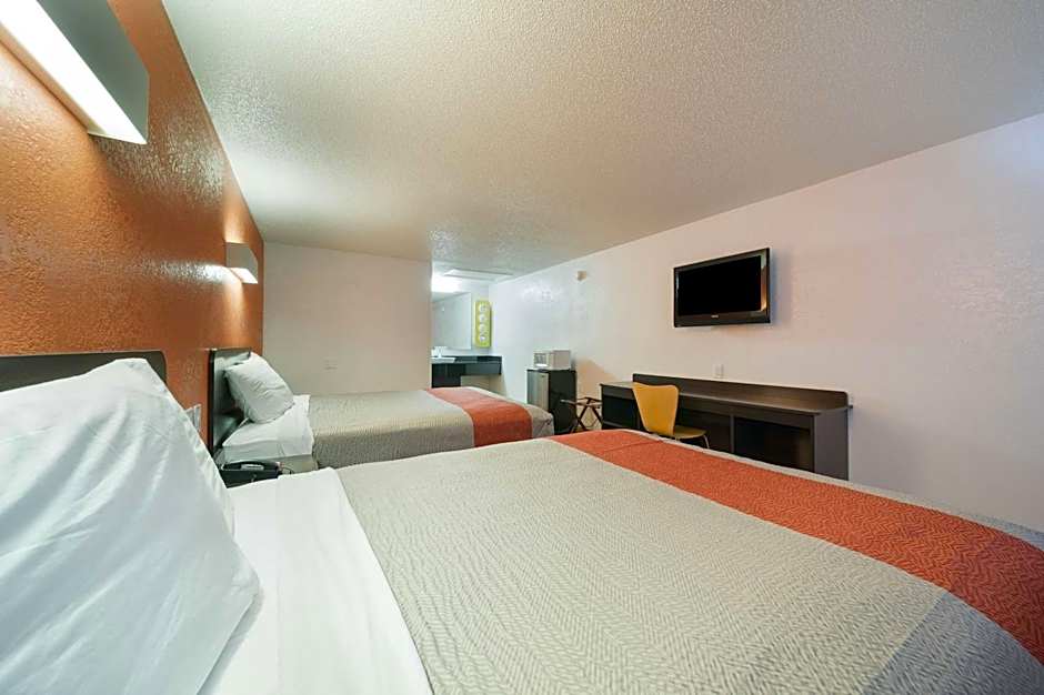 Motel 6-Hamburg, NY