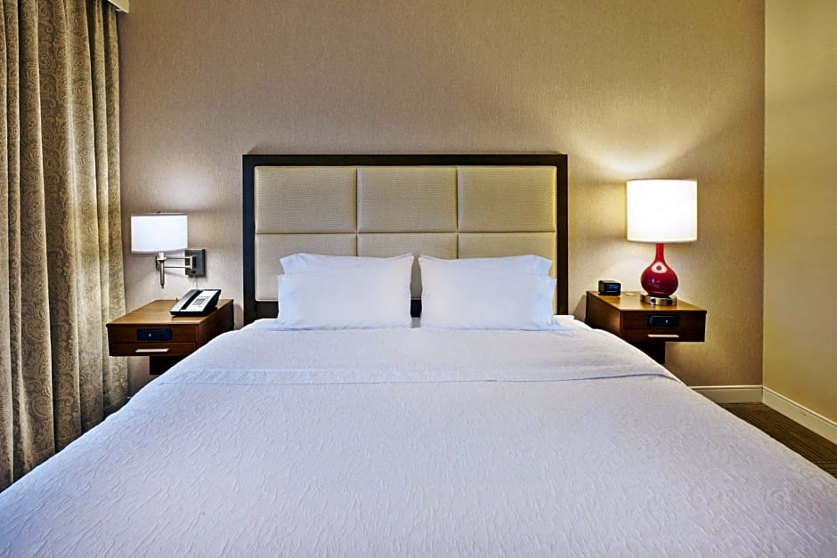 Hampton Inn & Suites Providence-Warwick Airport