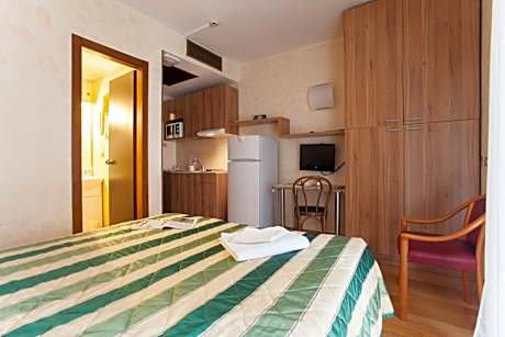 Studio (2 Adults)