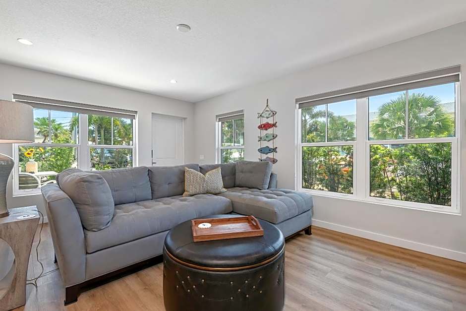 Escape Coastal Resort on Casey Key