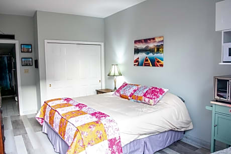 The Jypsy Inn / Muskoka