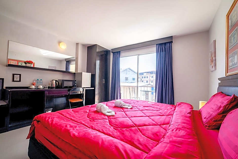 Abunawas Merry Inn at Walking Street