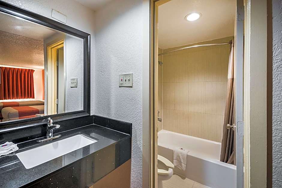 Motel 6-Houston, TX - Brookhollow