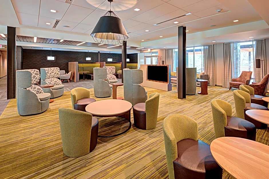 Courtyard by Marriott Appleton Riverfront