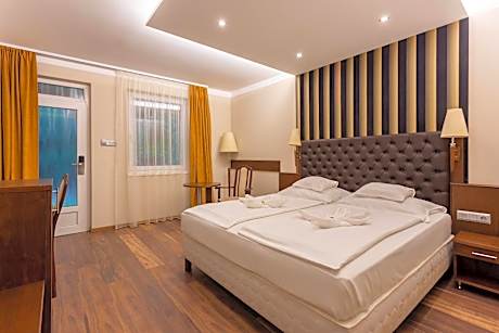 Premium Double Courtyard room