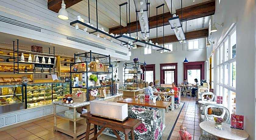 Woodlands Suites, Serviced Residences