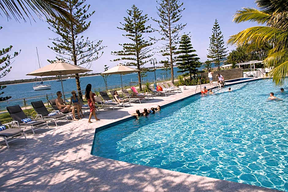 Silvershore Apartments on the Broadwater