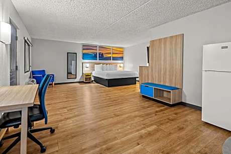 King Studio Suite - Non-Smoking