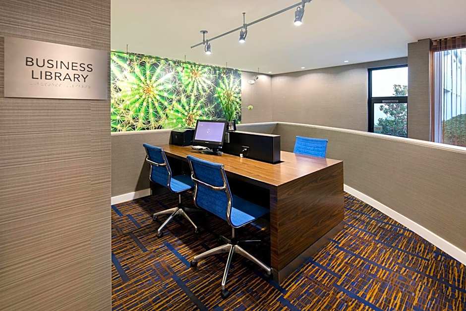 Courtyard by Marriott Dallas Addison/Midway
