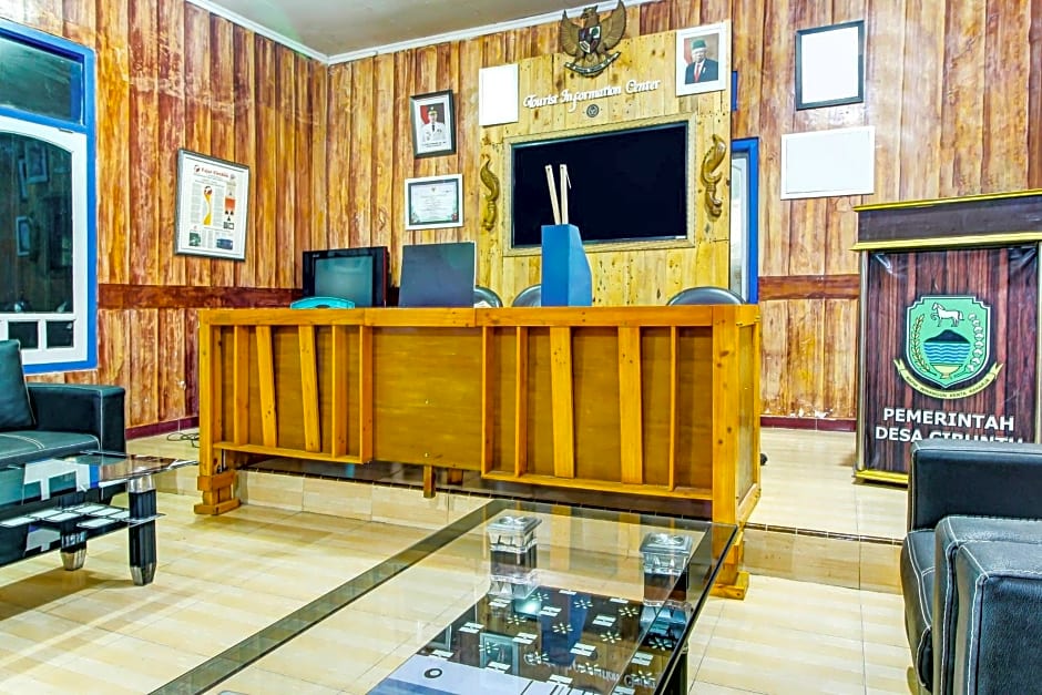 OYO HOMES 91242 Desa Wisata Cibuntu Kuningan Syariah