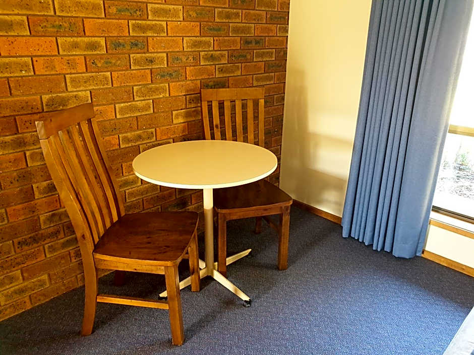 The Finley Palm Motor Inn