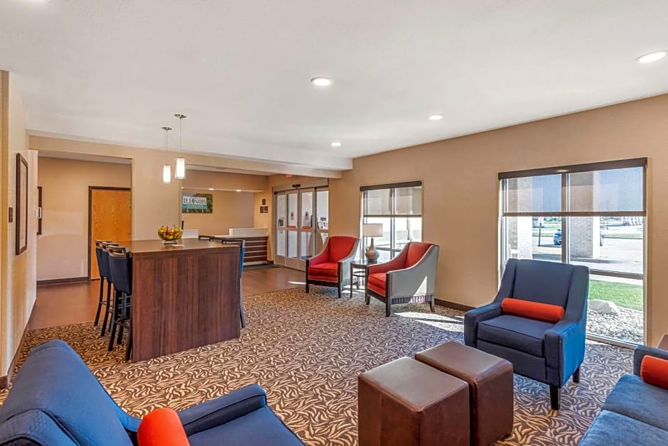 Comfort Inn & Suites near Route 66 Award Winning Gold Hotel 2021