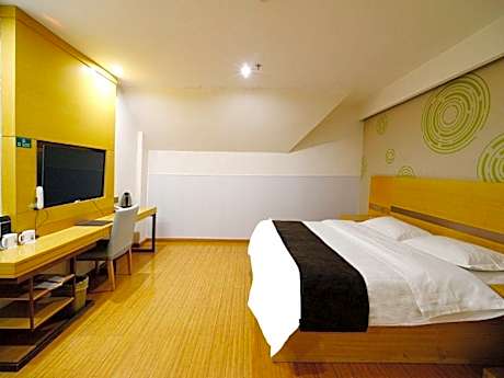 GTI - 1 Bed Guest Room no Window, 1.8M Bed